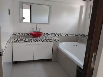 Casa en venta Barrio El recodo Bajada tortugas norte, lote central apto credito