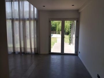 Casa en venta Barrio El recodo Bajada tortugas norte, lote central apto credito