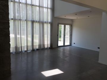 Casa en venta Barrio El recodo Bajada tortugas norte, lote central apto credito
