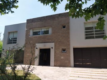 Casa en venta Barrio El recodo Bajada tortugas norte, lote central apto credito
