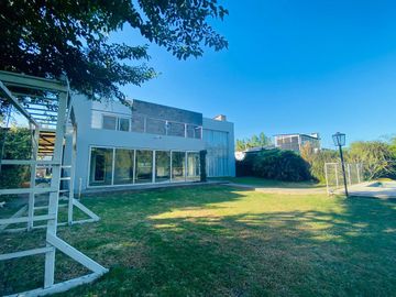 Casa en venta Barrio El recodo Bajada tortugas norte, lote central apto credito