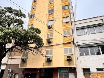 Luminoso departamento de 2 dormitorios + dependencia en Las Piedras al 1000, Barrio Sur
