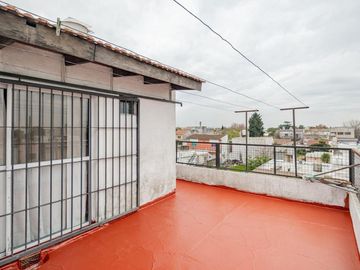 PH de 4 ambientes en  Moron sur