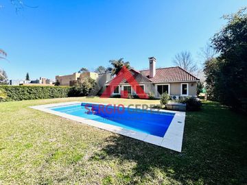 Casa en Santa Ana Barrio Cerrado