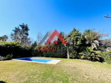Casa en Santa Ana Barrio Cerrado