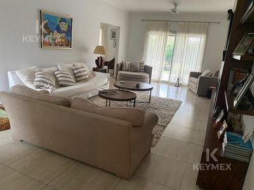 CASA-VENTA BARRIO CERRADO-PILAR DEL ESTE SANTA GUADALUPE