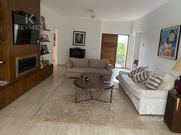 CASA-VENTA BARRIO CERRADO-PILAR DEL ESTE SANTA GUADALUPE