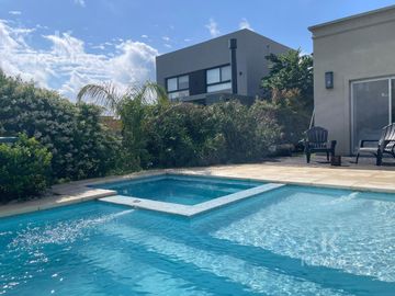 CASA-VENTA BARRIO CERRADO-PILAR DEL ESTE SANTA GUADALUPE
