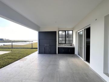 CASA EN VENTA, PUERTOS DEL LAGO, BARRIO COSTAS, LOTE AL 100, 7 AMBIENTES