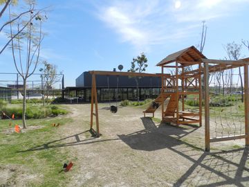 CASA EN VENTA, PUERTOS DEL LAGO, BARRIO COSTAS, LOTE AL 100, 7 AMBIENTES