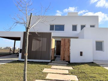 CASA EN VENTA, PUERTOS DEL LAGO, BARRIO COSTAS, LOTE AL 100, 7 AMBIENTES