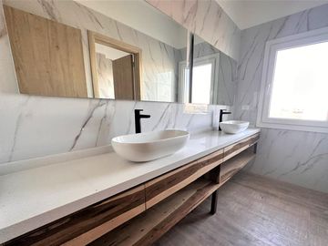 CASA EN VENTA, PUERTOS DEL LAGO, BARRIO COSTAS, LOTE AL 100, 7 AMBIENTES