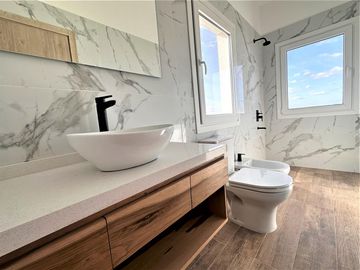 CASA EN VENTA, PUERTOS DEL LAGO, BARRIO COSTAS, LOTE AL 100, 7 AMBIENTES