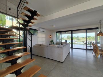 Espectacular Casa en Venta al Río en Barrio Náutico Canal - Villanueva