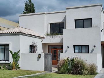 Espectacular Casa en Venta al Río en Barrio Náutico Canal - Villanueva