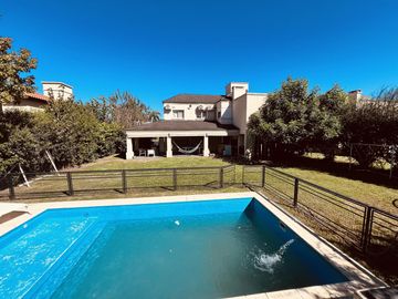 venta Casa en Cadaques (Funes Hills)