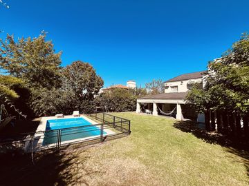 venta Casa en Cadaques (Funes Hills)