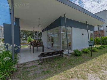Departamento tipo duplex de 4 amb  en venta en El Sendero - Nordelta