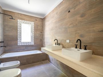 Casa en venta en Haras Santa Maria Las Lomas a estrenar tres dormitorios con dependencia y pileta