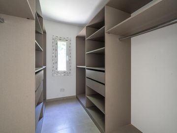 Casa en venta en Haras Santa Maria Las Lomas a estrenar tres dormitorios con dependencia y pileta