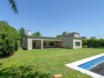 Casa en venta en Haras Santa Maria Las Lomas a estrenar tres dormitorios con dependencia y pileta