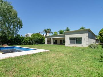 Casa en venta en Haras Santa Maria Las Lomas a estrenar tres dormitorios con dependencia y pileta