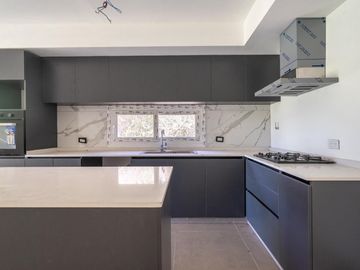 Casa en venta en Haras Santa Maria Las Lomas a estrenar tres dormitorios con dependencia y pileta
