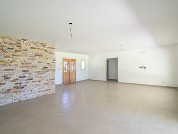 Casa en venta en Haras Santa Maria Las Lomas a estrenar tres dormitorios con dependencia y pileta
