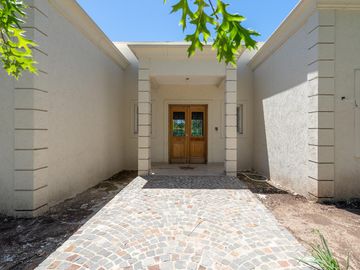 Casa en venta en Haras Santa Maria Las Lomas a estrenar tres dormitorios con dependencia y pileta