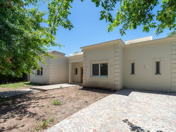 Casa en venta en Haras Santa Maria Las Lomas a estrenar tres dormitorios con dependencia y pileta