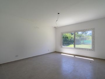 Casa en venta en Haras Santa Maria Las Lomas a estrenar tres dormitorios con dependencia y pileta