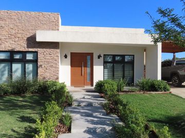 Santa Isabel 2 Casa en venta con terminaciones de categoría