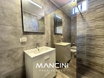 Casa en venta de 4 ambientes con piscina y cocheras - Villa Ballester