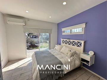 Casa en venta de 4 ambientes con piscina y cocheras - Villa Ballester