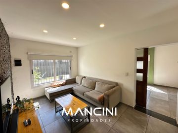 Casa en venta de 4 ambientes con piscina y cocheras - Villa Ballester