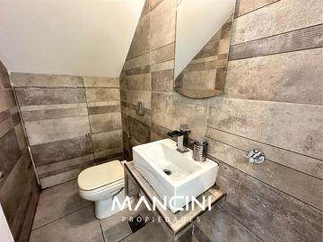 Casa en venta de 4 ambientes con piscina y cocheras - Villa Ballester