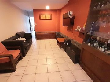 CARAPACHAY -IMPECABLE DÚPLEX DE 4 AMB CON COCHERA Y JARDÍN!!
