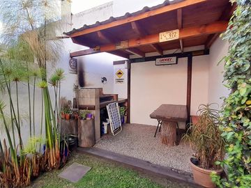 CARAPACHAY -IMPECABLE DÚPLEX DE 4 AMB CON COCHERA Y JARDÍN!!