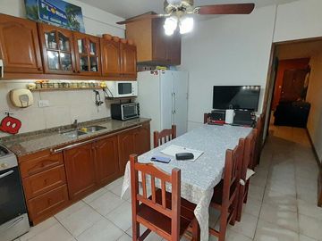 CARAPACHAY -IMPECABLE DÚPLEX DE 4 AMB CON COCHERA Y JARDÍN!!