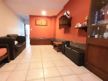 CARAPACHAY -IMPECABLE DÚPLEX DE 4 AMB CON COCHERA Y JARDÍN!!