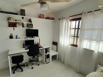 CARAPACHAY -IMPECABLE DÚPLEX DE 4 AMB CON COCHERA Y JARDÍN!!