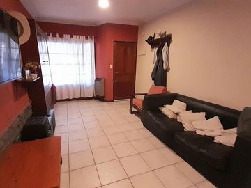 CARAPACHAY -IMPECABLE DÚPLEX DE 4 AMB CON COCHERA Y JARDÍN!!
