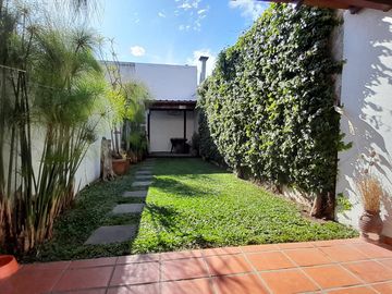 CARAPACHAY -IMPECABLE DÚPLEX DE 4 AMB CON COCHERA Y JARDÍN!!