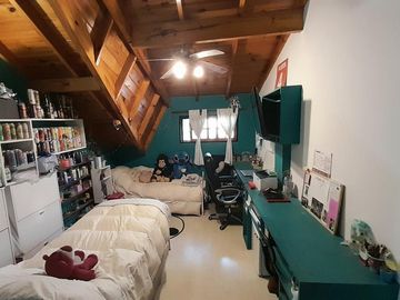 CARAPACHAY -IMPECABLE DÚPLEX DE 4 AMB CON COCHERA Y JARDÍN!!