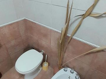 CARAPACHAY -IMPECABLE DÚPLEX DE 4 AMB CON COCHERA Y JARDÍN!!