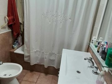 CARAPACHAY -IMPECABLE DÚPLEX DE 4 AMB CON COCHERA Y JARDÍN!!