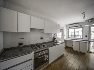 Marcelo T. de Alvear 1300, Duplex 4 Ambientes con Dependencia, Reciclado en Recoleta