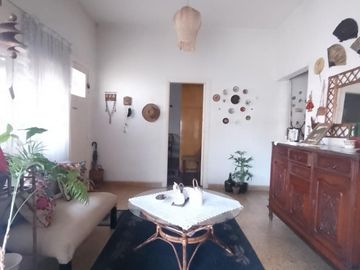 CASA 4 AMB EXCELENTE UBICACION