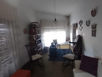 CASA 4 AMB EXCELENTE UBICACION