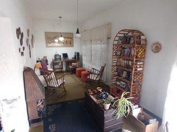 CASA 4 AMB EXCELENTE UBICACION